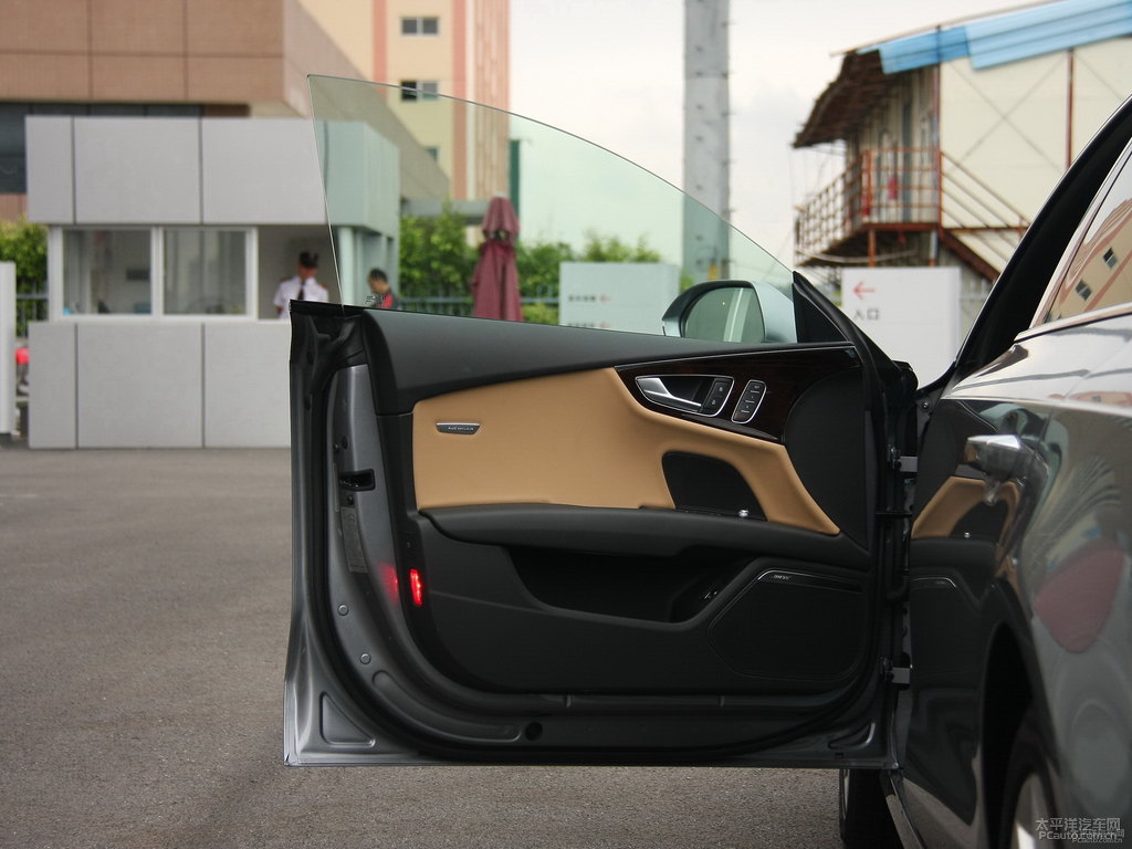龍卷風灰奧迪A7車廂內飾圖片