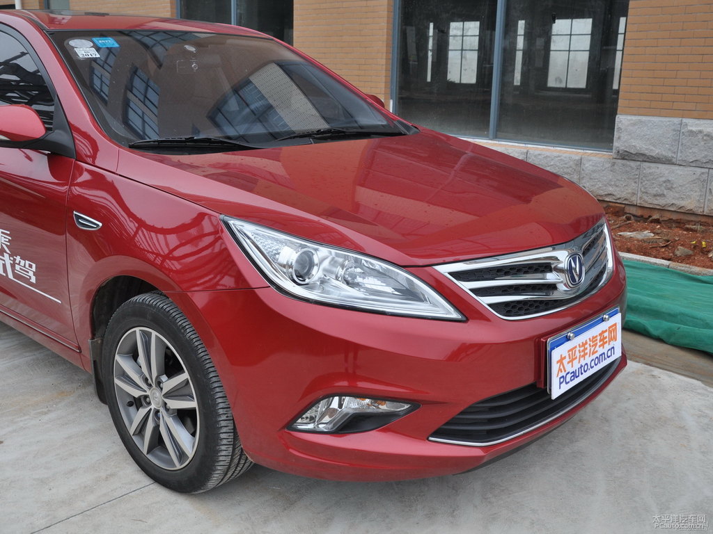 寶石紅逸動(dòng)車(chē)頭外觀圖片