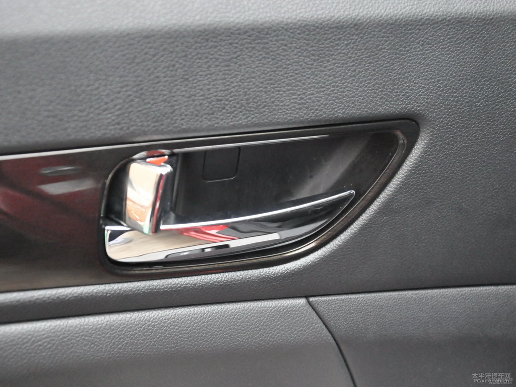 寶石紅逸動(dòng)車廂內(nèi)飾圖片