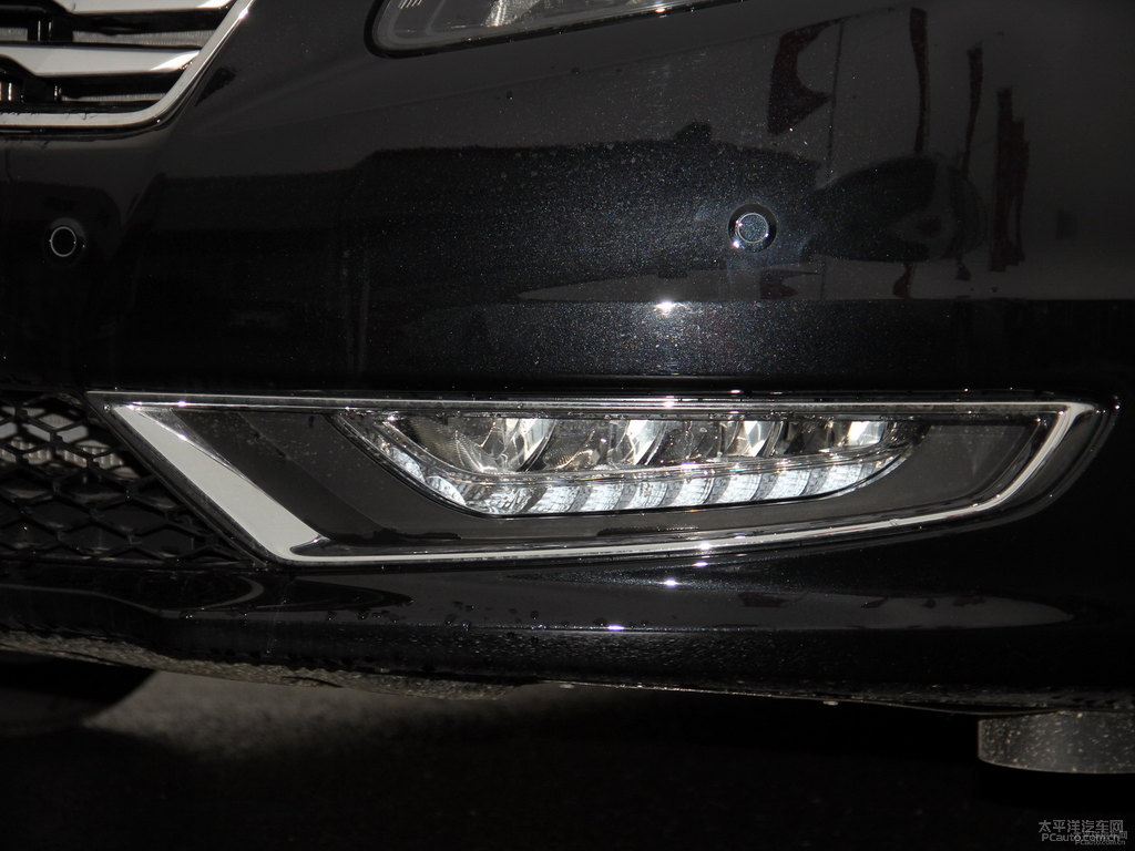 極夜黑奔騰B70車頭外觀圖片