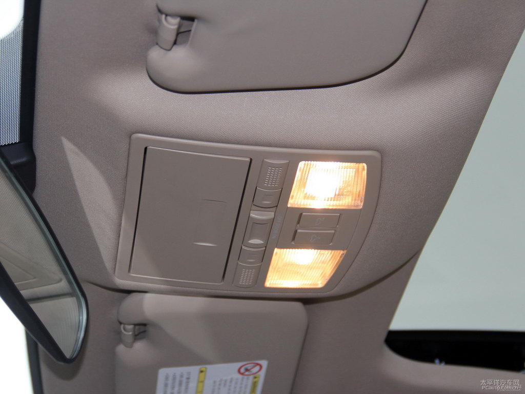 極夜黑奔騰B70車廂內(nèi)飾圖片