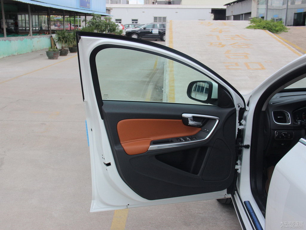 水晶白沃爾沃S60車廂內(nèi)飾圖片