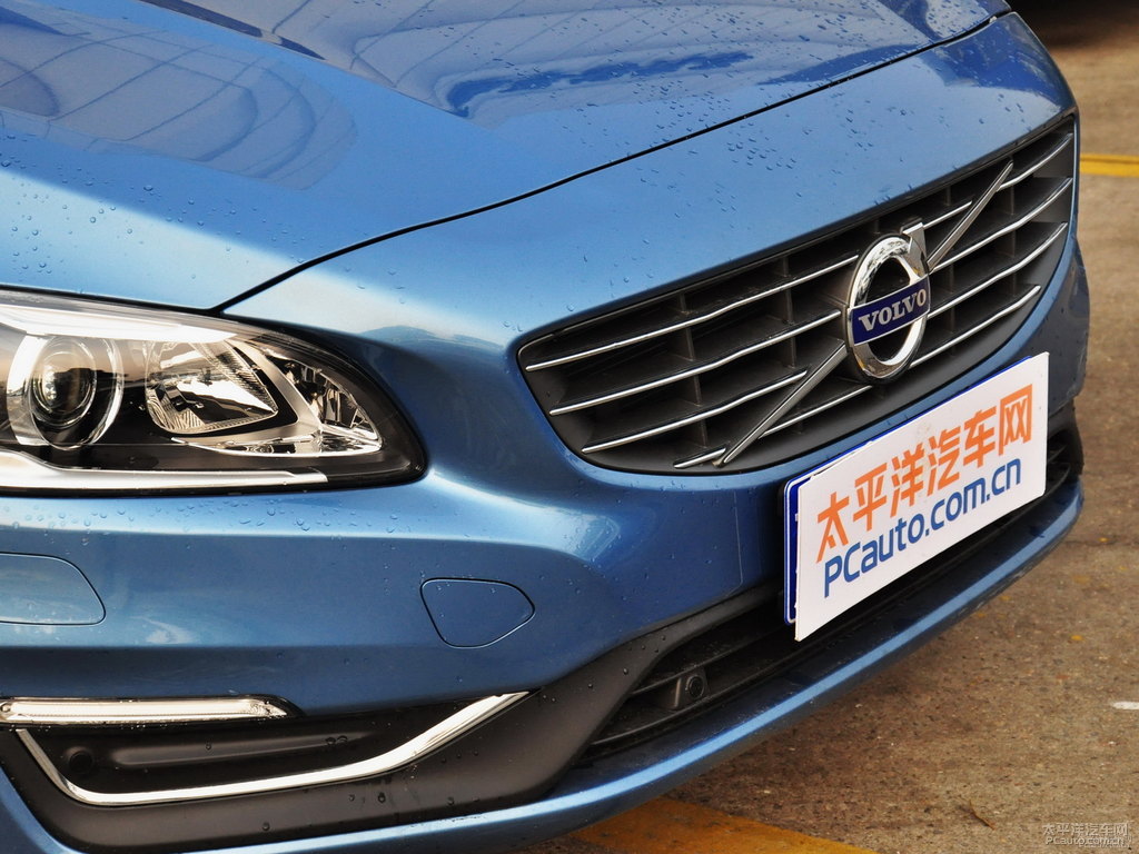 動力藍沃爾沃V60車頭外觀圖片