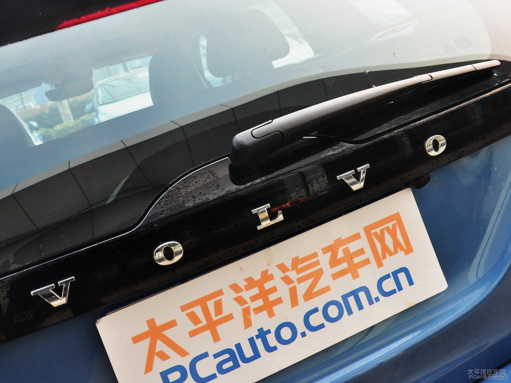 動力藍沃爾沃V60車尾外觀圖片