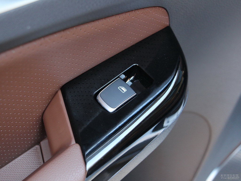白色唐新能源車廂內(nèi)飾圖片