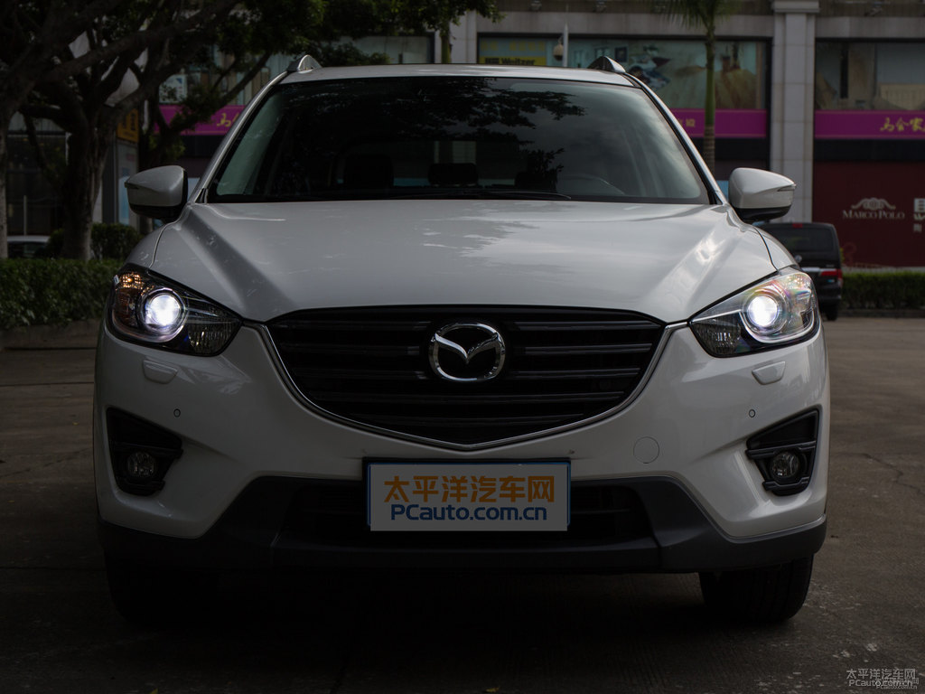 珠光白馬自達(dá)CX-5車頭外觀圖片