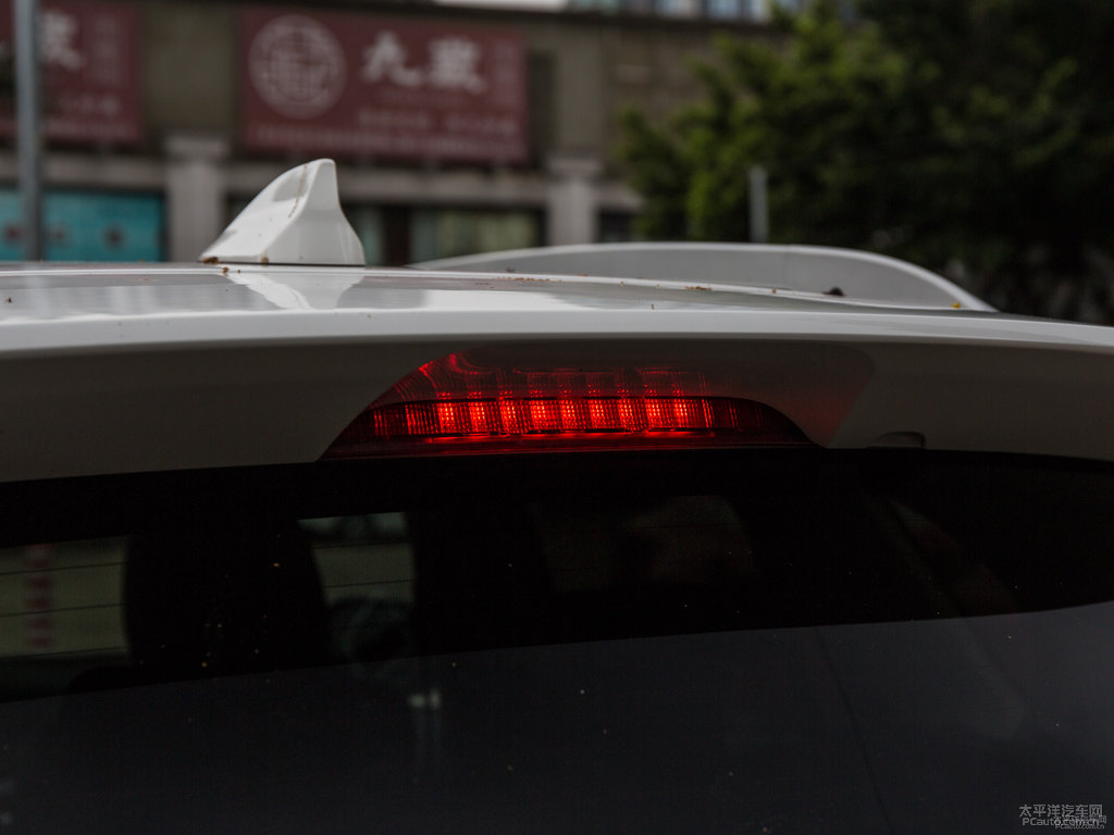 珠光白馬自達(dá)CX-5車尾外觀圖片