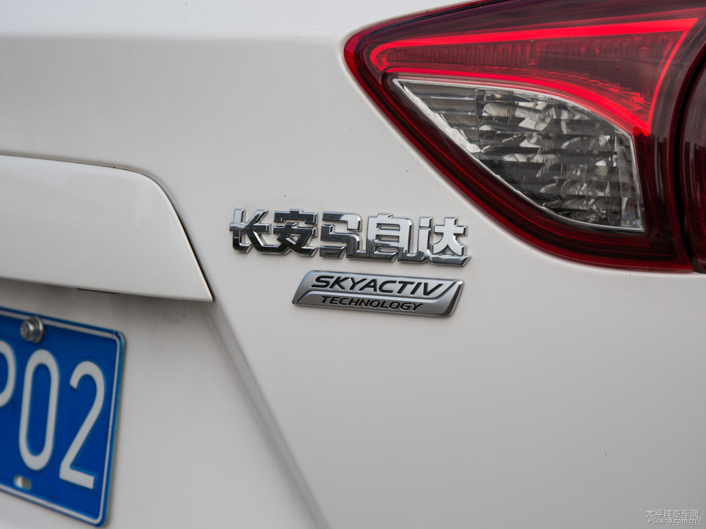 珠光白馬自達(dá)CX-5車尾外觀圖片