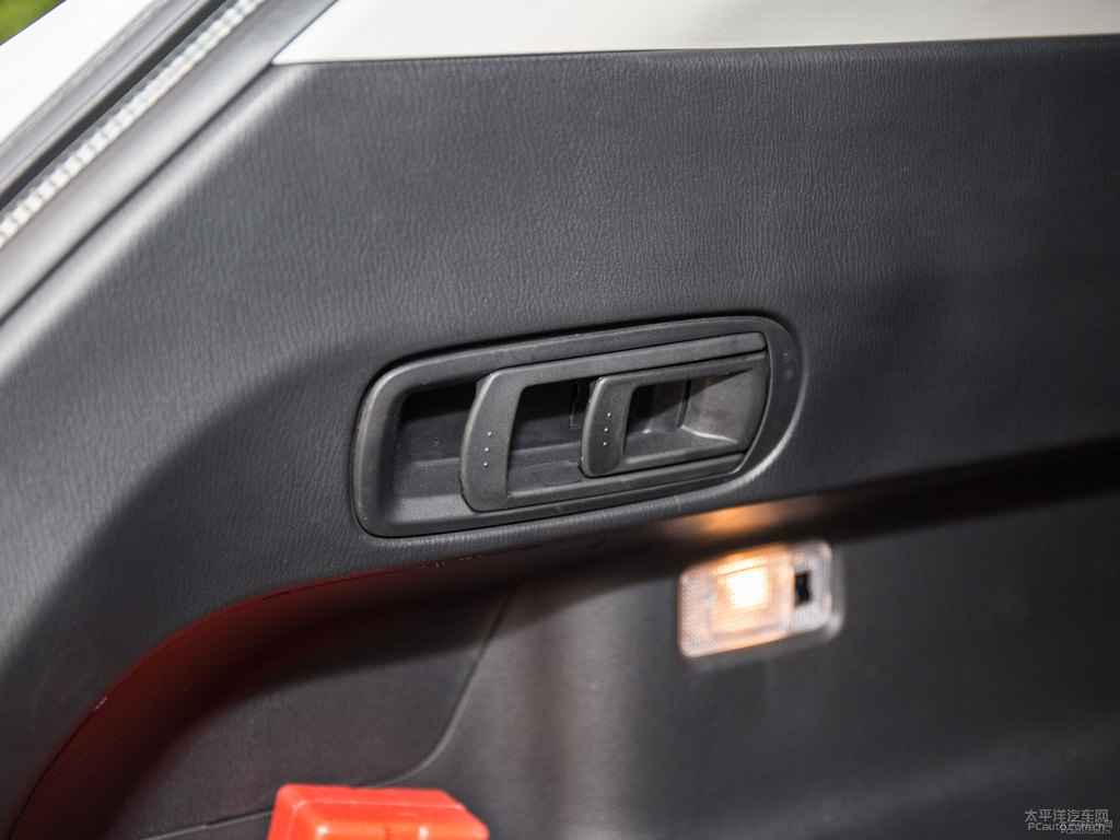 珠光白馬自達(dá)CX-5后備廂空間圖片