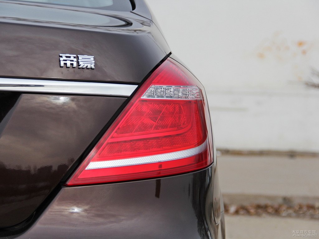 云母紅新帝豪車尾外觀圖片