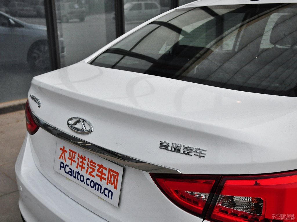 俊逸白艾瑞澤5車(chē)尾外觀圖片