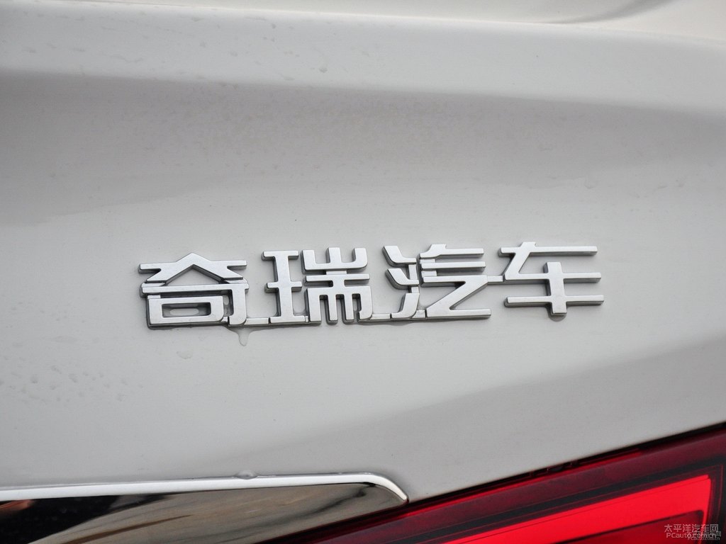 俊逸白艾瑞澤5車尾外觀圖片