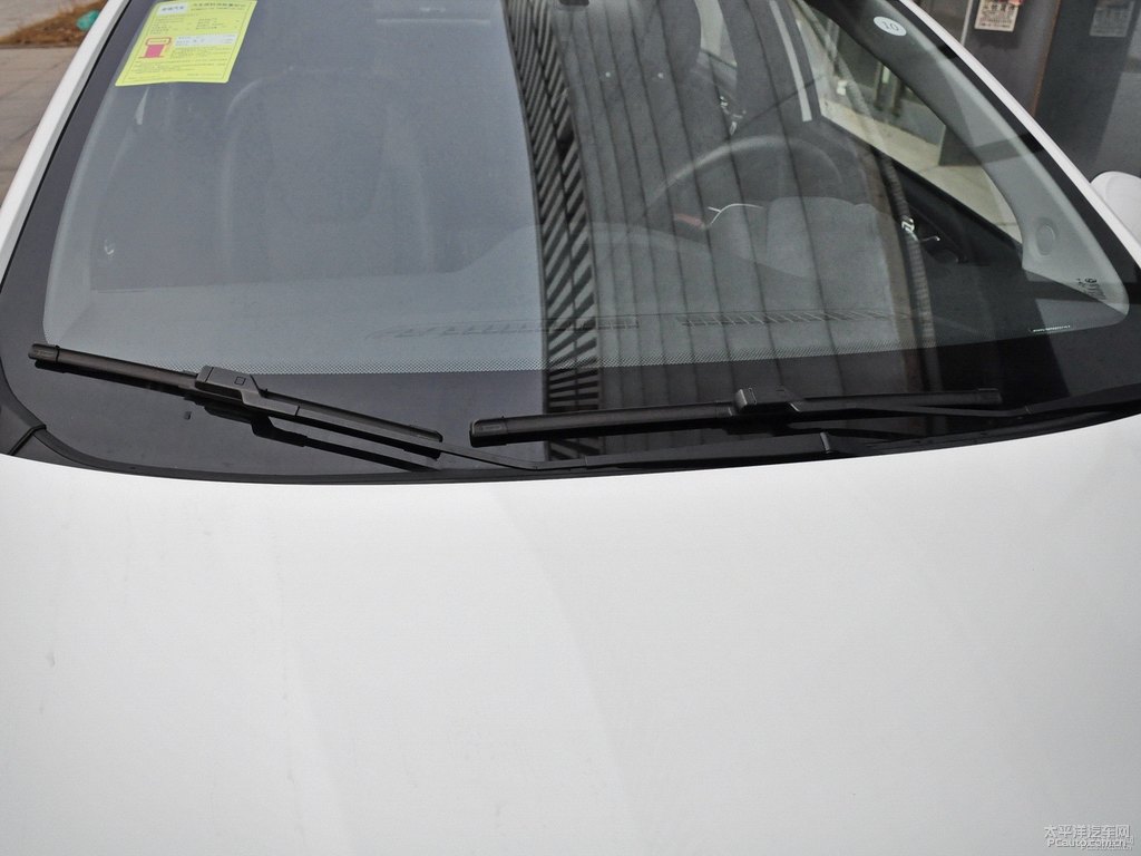 俊逸白艾瑞澤5車身外觀圖片