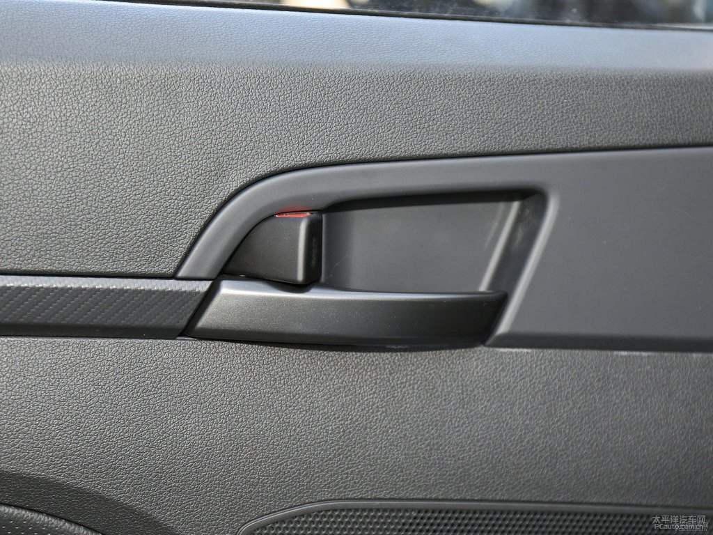優(yōu)雅白領(lǐng)動(dòng)車廂內(nèi)飾圖片