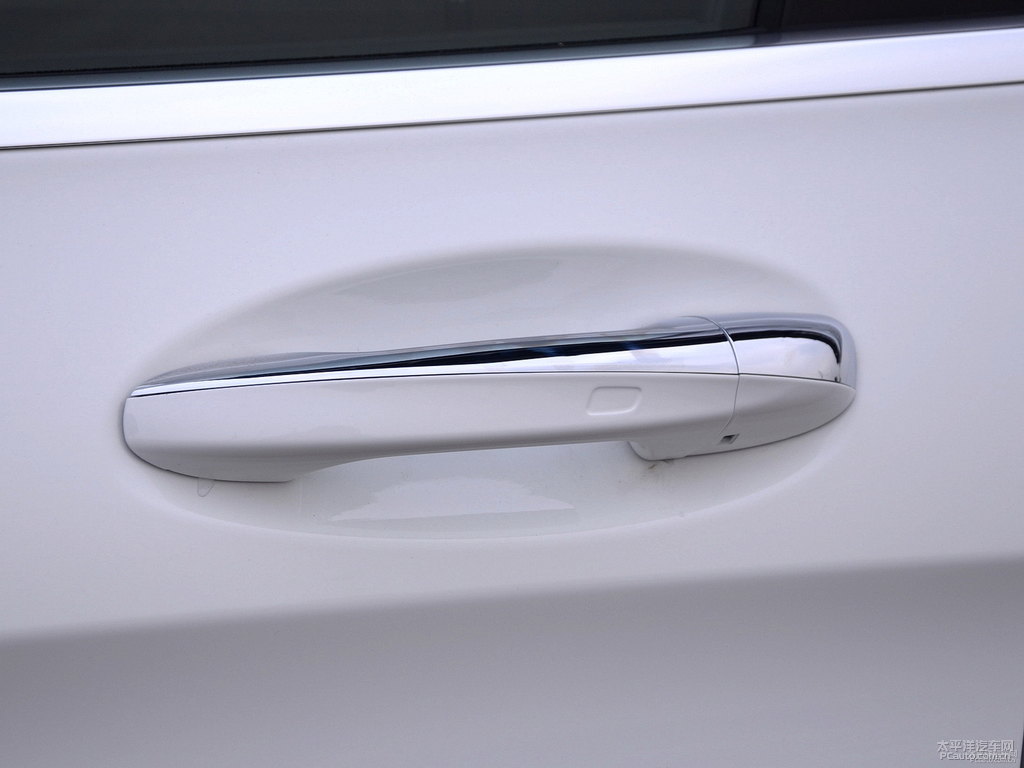 北極白奔馳GLC車(chē)身外觀圖片