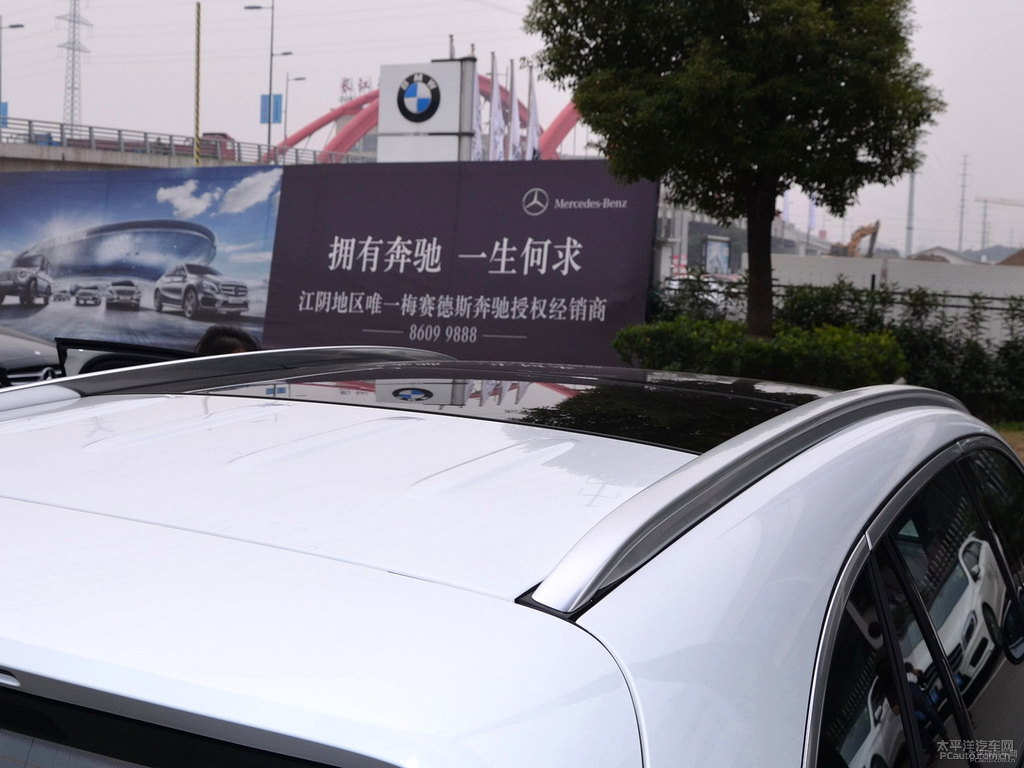 北極白奔馳GLC車身外觀圖片