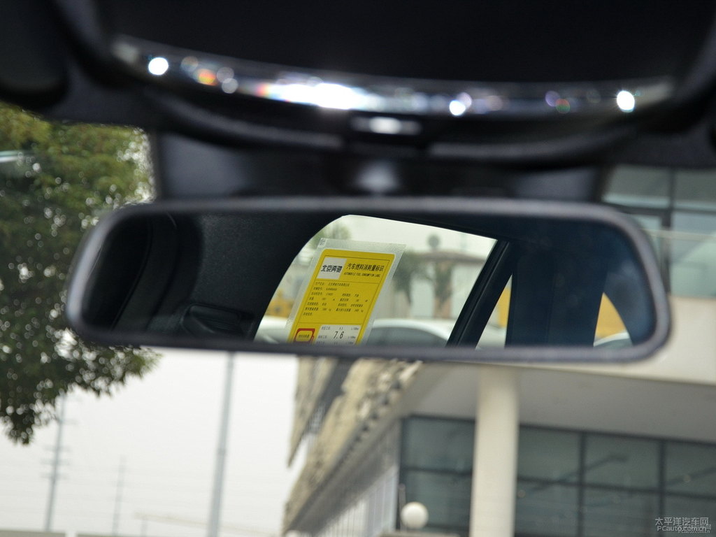 北極白奔馳GLC車廂內(nèi)飾圖片