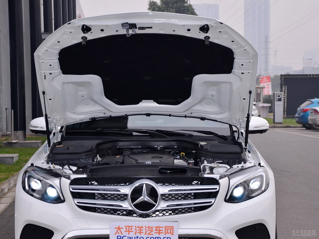 北極白奔馳GLC發(fā)動(dòng)機(jī)其它細(xì)節(jié)圖片