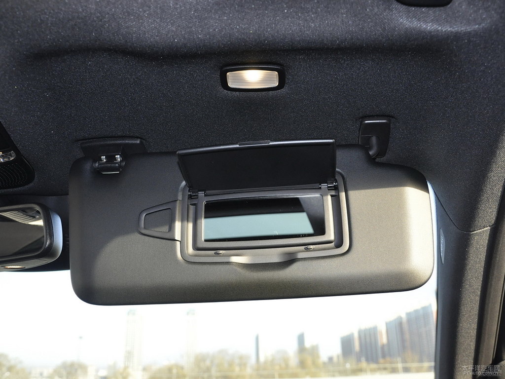 月光石灰奔馳GLC車廂內(nèi)飾圖片