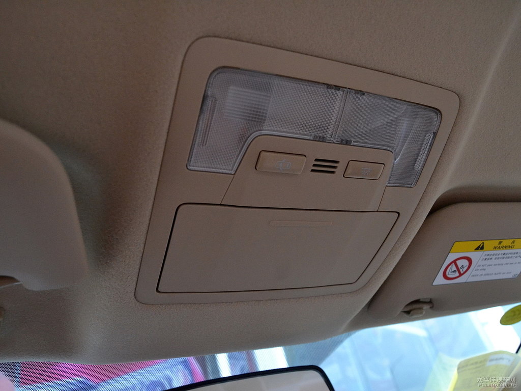 炫晶黑雷凌車廂內(nèi)飾圖片
