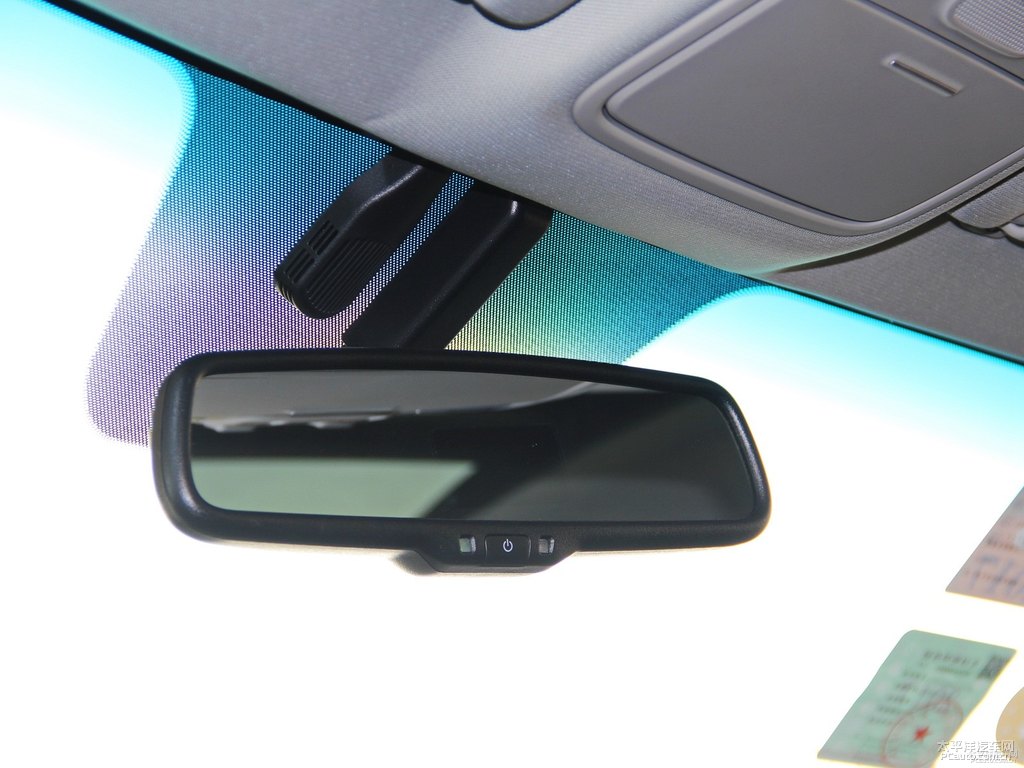 極光黑起亞K5凱酷車廂內(nèi)飾圖片