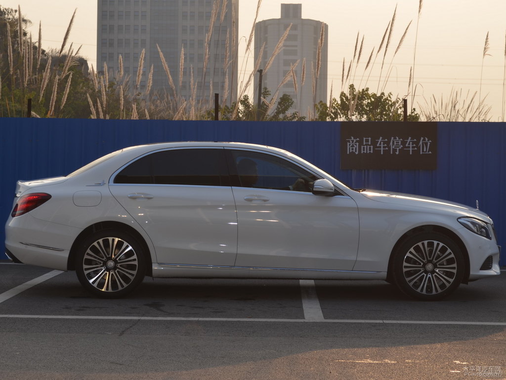 鉆石白奔馳C級(jí)整車外觀外觀圖片