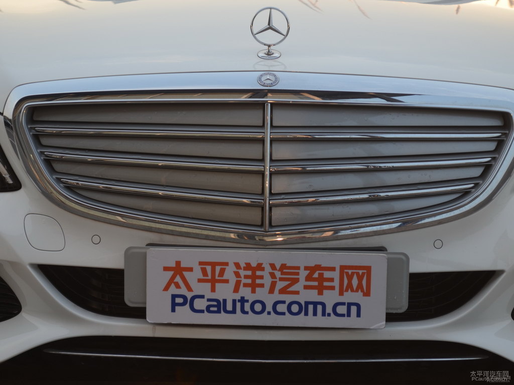 鉆石白奔馳C級車頭外觀圖片