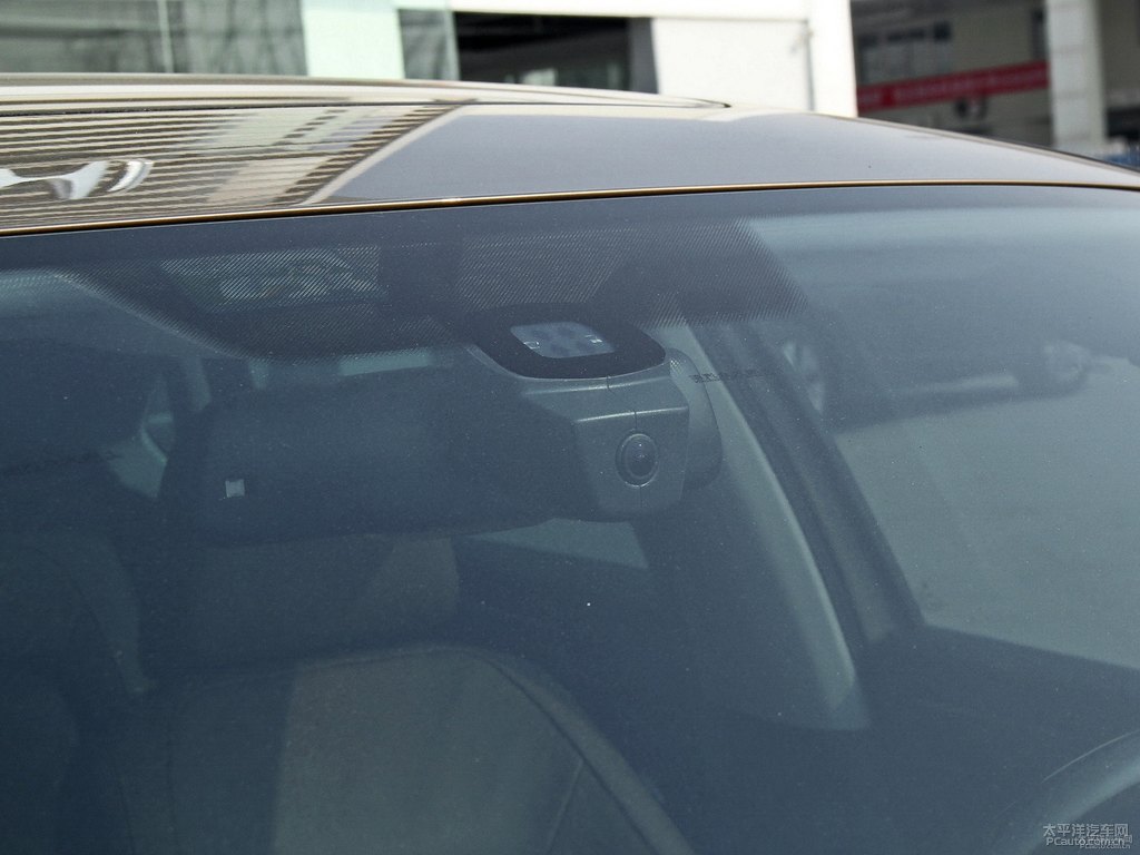 釉金帕薩特車頭外觀圖片