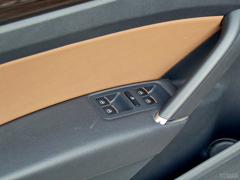 釉金帕薩特車廂內(nèi)飾圖片