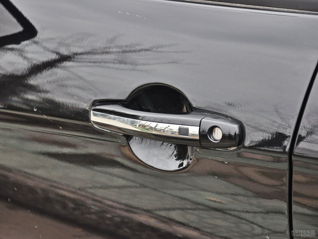 墨玉黑新帝豪車身外觀圖片