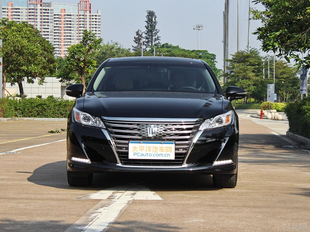 黑色皇冠整車外觀外觀圖片
