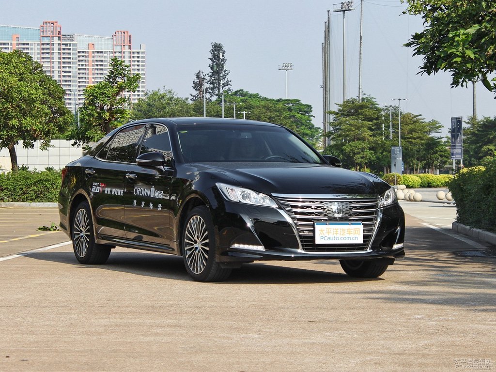黑色皇冠整車外觀外觀圖片