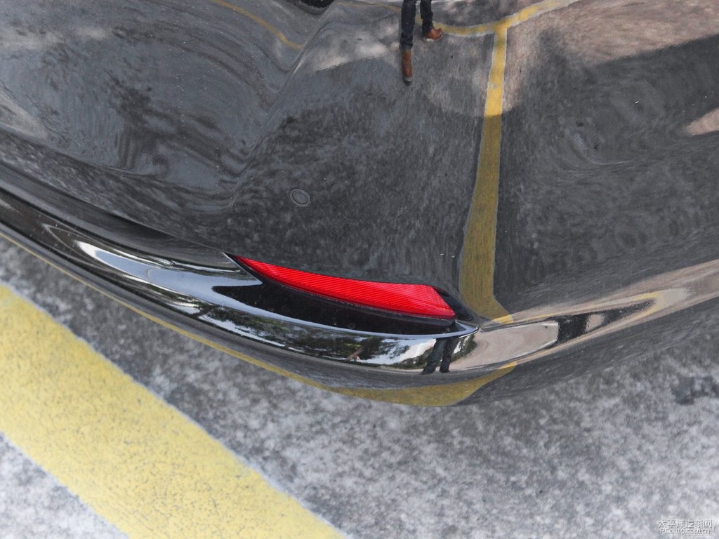 黑色皇冠車尾外觀圖片