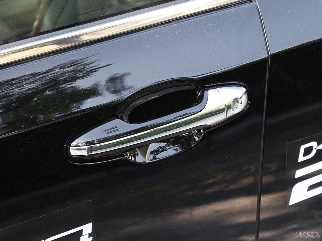 黑色皇冠車身外觀圖片