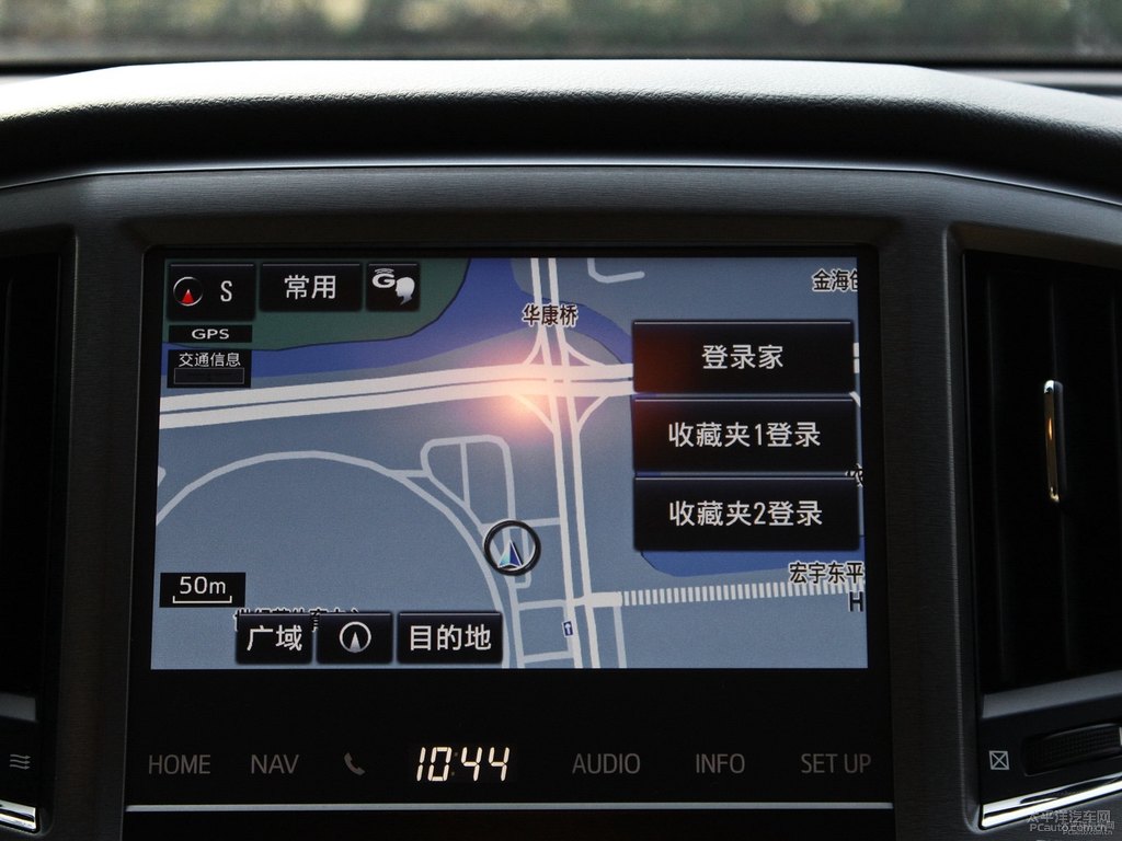 黑色皇冠中控內飾圖片