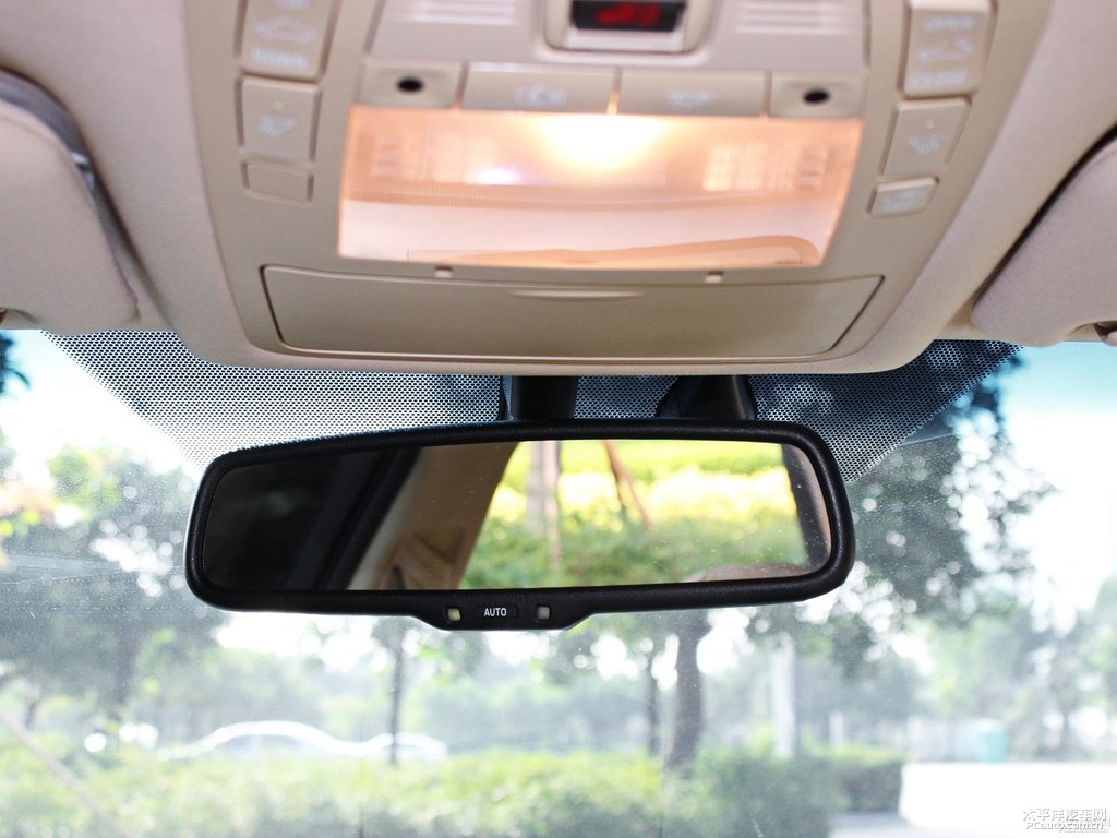 黑色皇冠車廂內(nèi)飾圖片