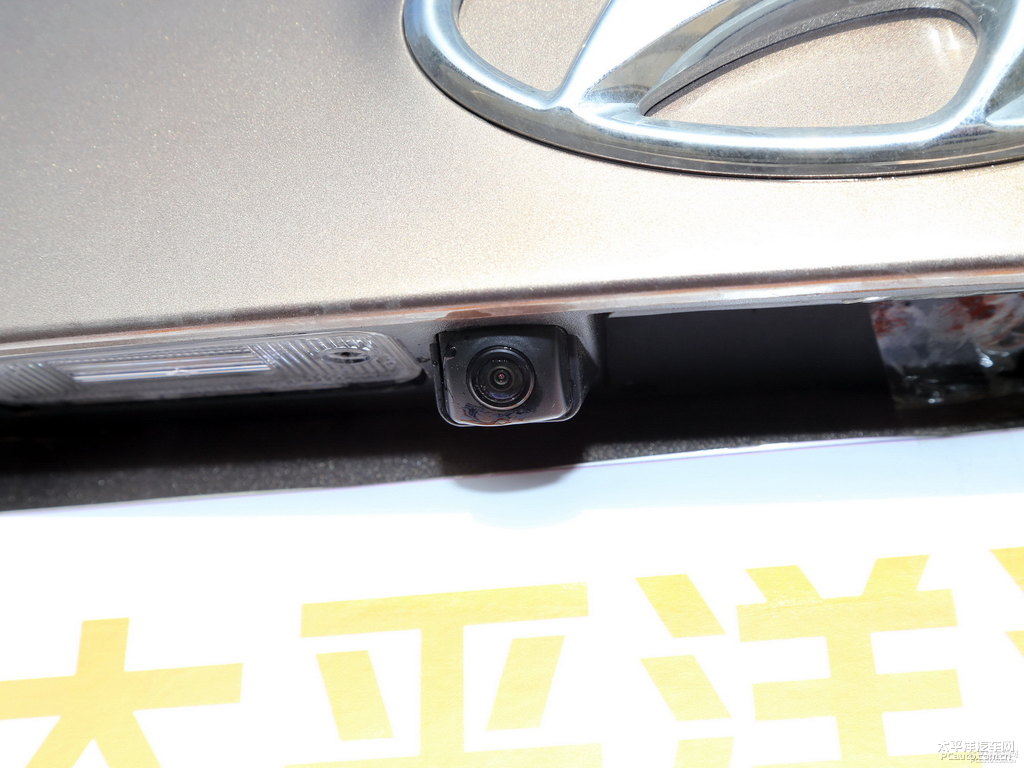 沙灘金勝達(dá)車尾外觀圖片