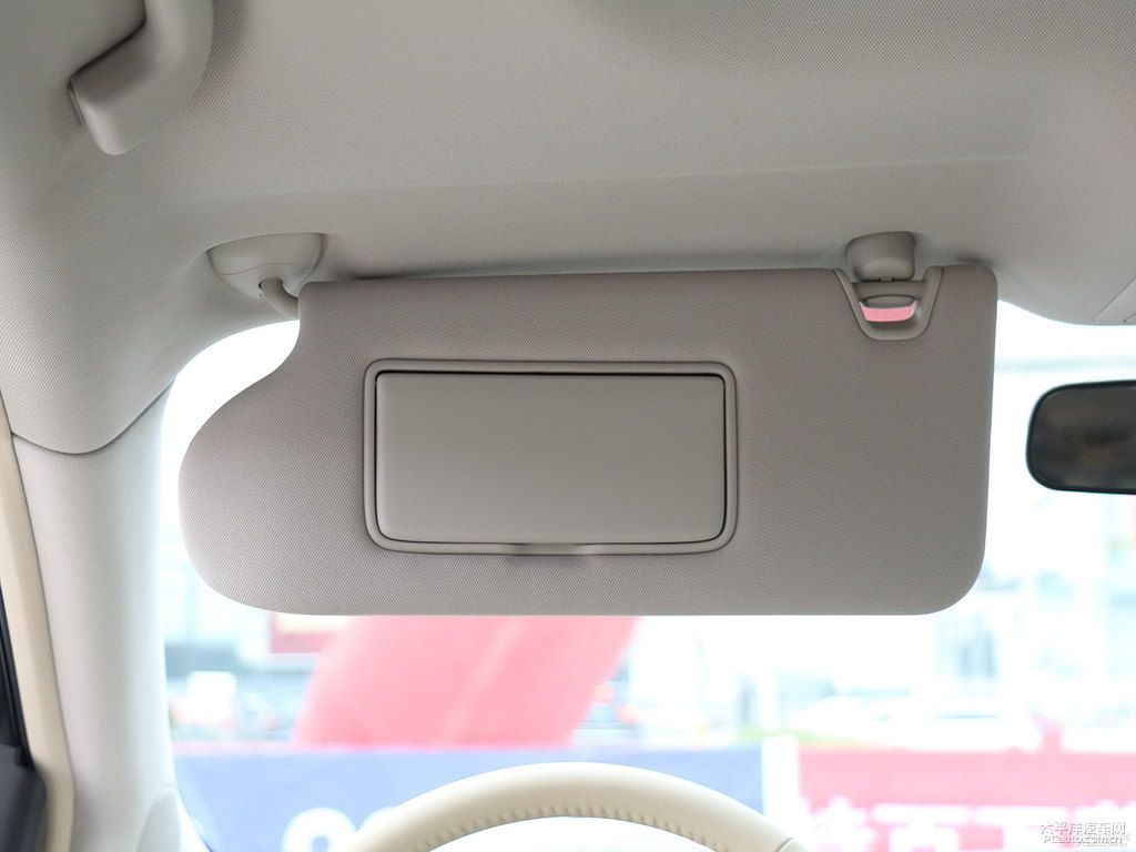 珠光白樓蘭車廂內(nèi)飾圖片