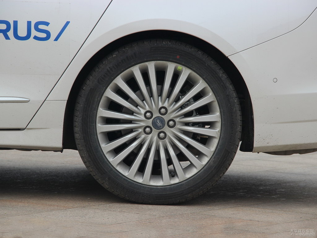 鉑鉆白金牛座車(chē)身外觀圖片