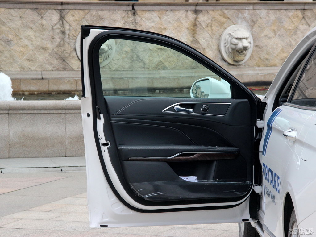 鉑鉆白金牛座車(chē)廂內(nèi)飾圖片