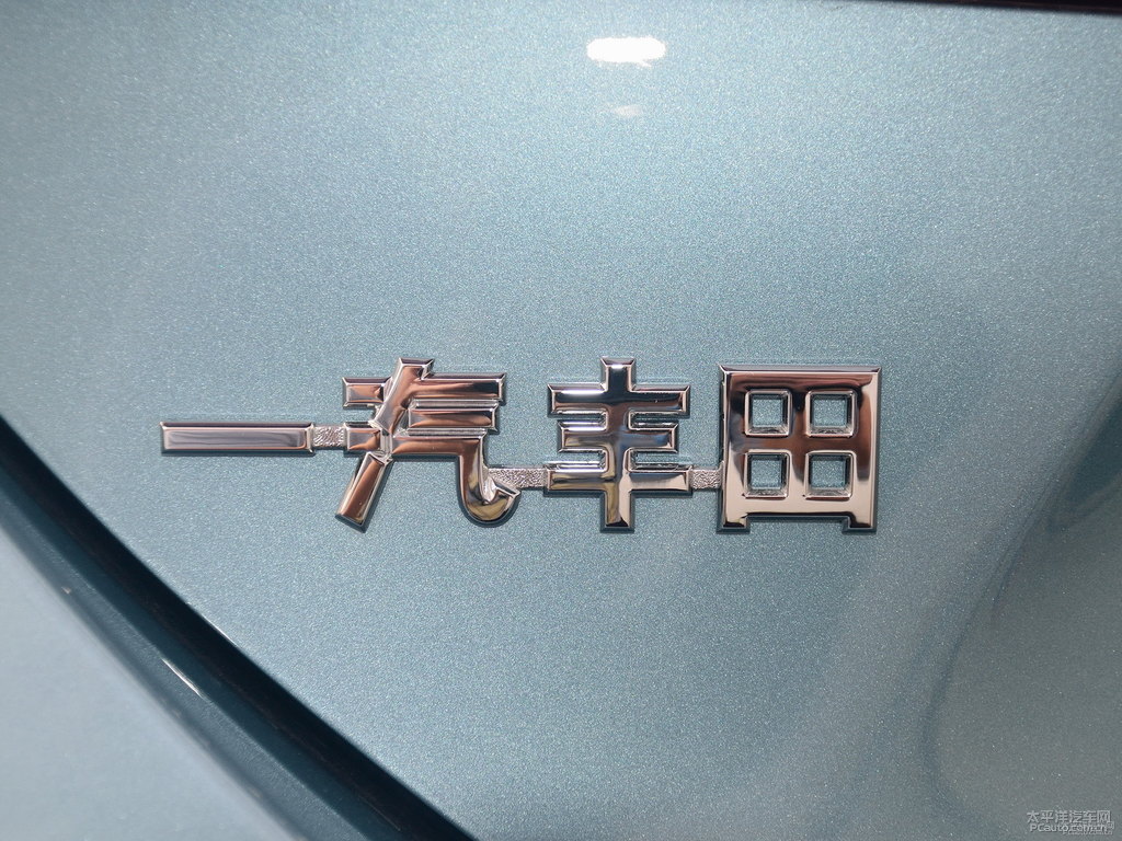 寰宇藍色卡羅拉車尾外觀圖片