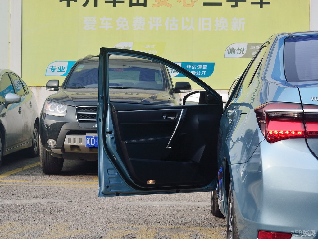 寰宇藍色卡羅拉車廂內(nèi)飾圖片