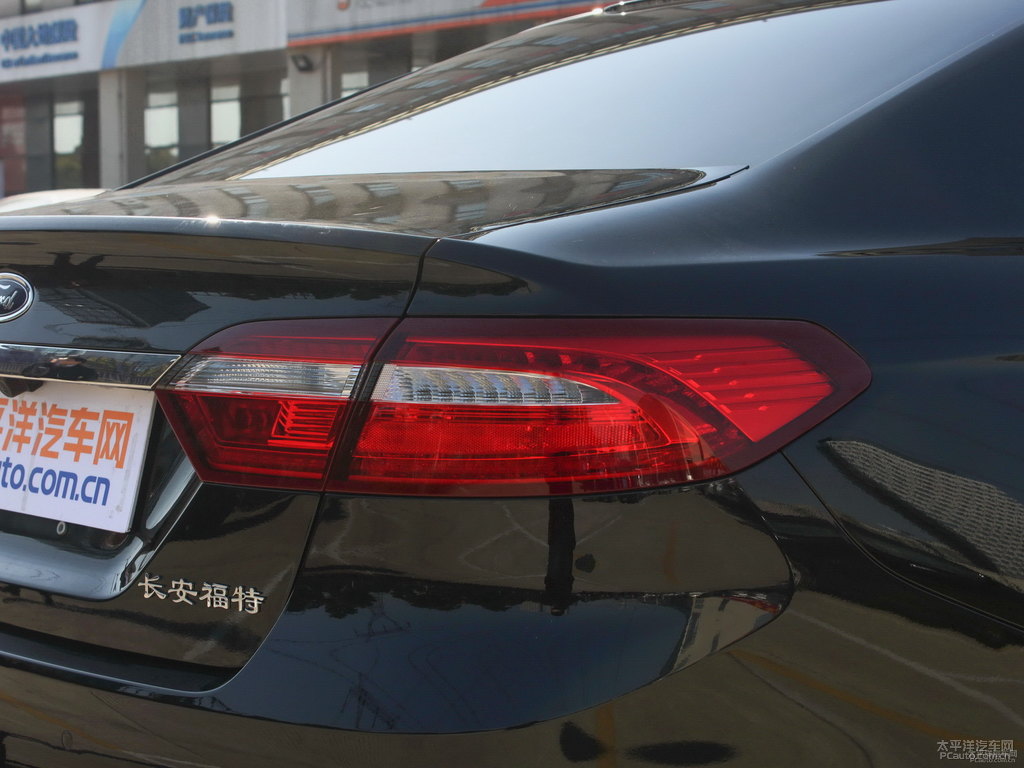 瑪瑙黑金牛座車尾外觀圖片