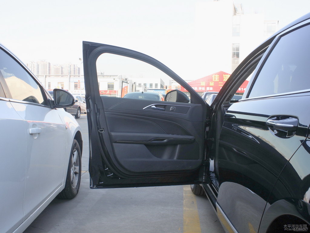 瑪瑙黑金牛座車廂內(nèi)飾圖片