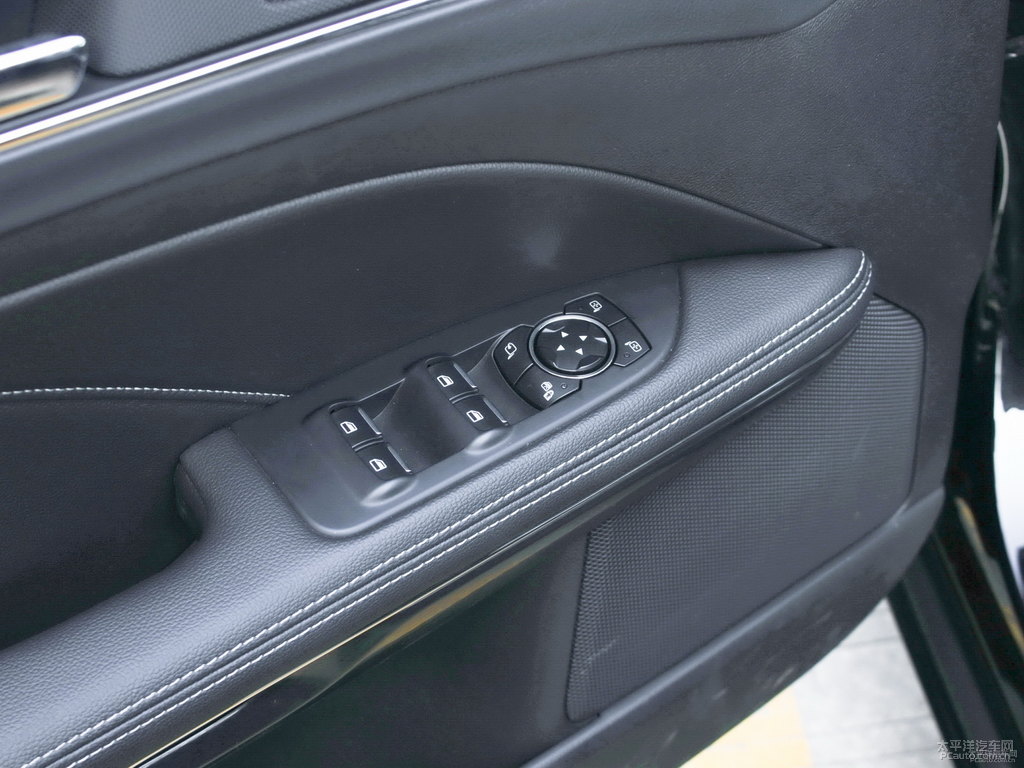 瑪瑙黑金牛座車廂內(nèi)飾圖片