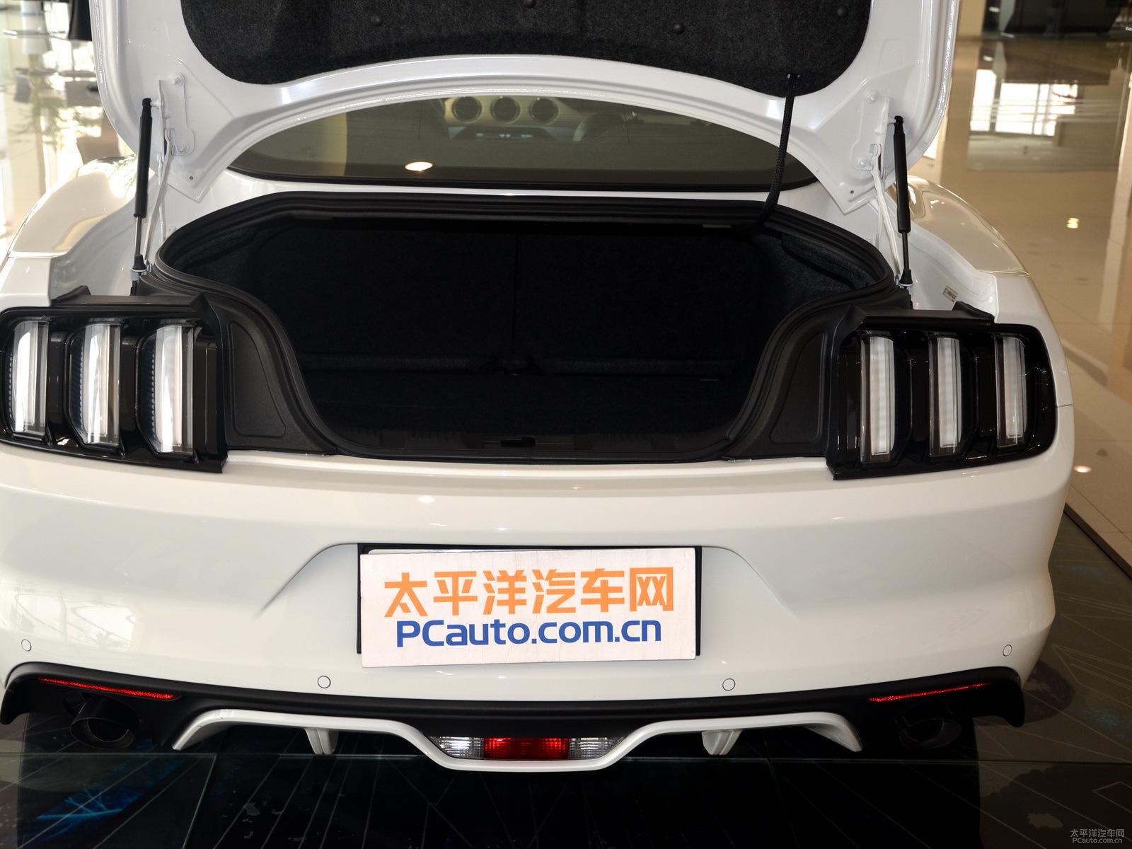 福特Mustang空間高清大圖