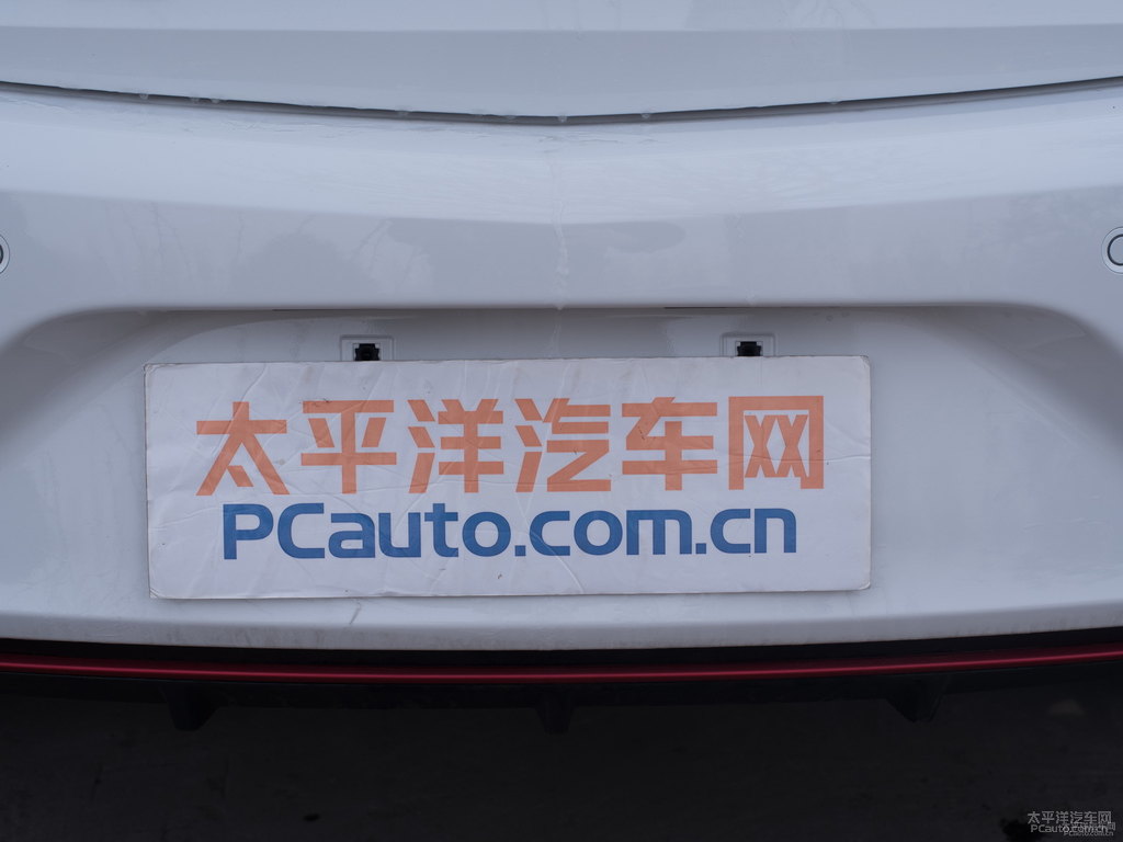 雪域白威朗車尾外觀圖片