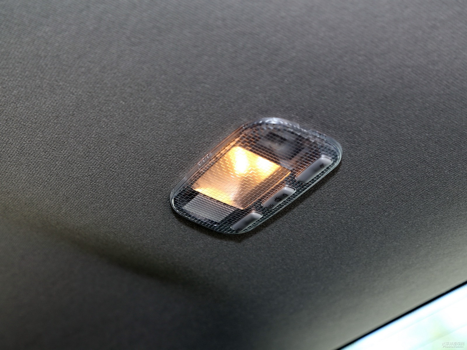 琥珀棕標(biāo)致301車廂內(nèi)飾圖片