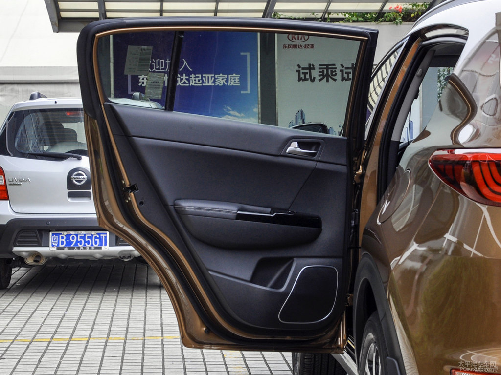 青銅金起亞KX5車廂內(nèi)飾圖片