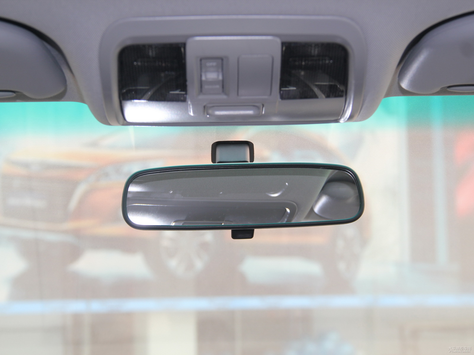 ǹ̴{ǽ݃(yu)6 SUV܇(ch)(ni)DƬ